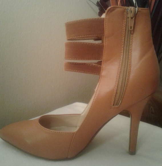 🆕️ CHASE & CHLOE: Strap Shoes - Picture 2 of 8